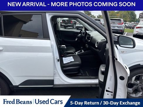 Used 2022 Hyundai Venue Limited w/ Cargo Package image 9