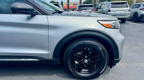 Certified 2022 Ford Explorer XLT w/ Equipment Group 202A image 3
