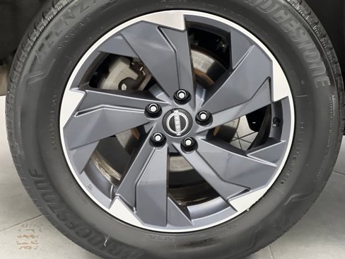 Used 2024 Nissan Rogue SV image 65