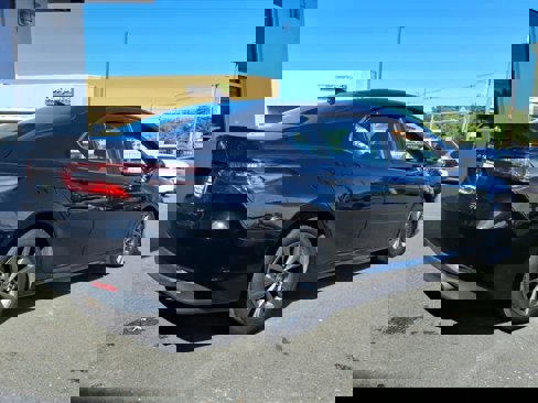 Used 2022 Toyota Camry LE image 2
