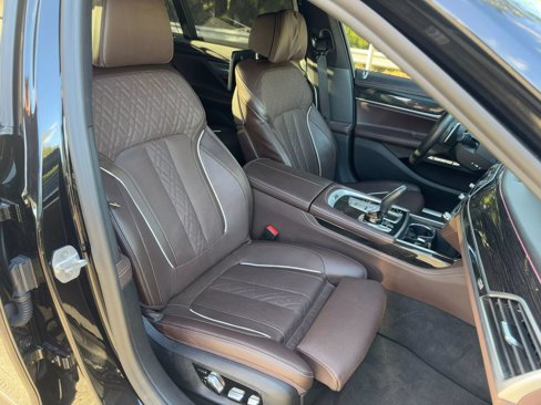Used 2018 BMW 750Li xDrive image 18
