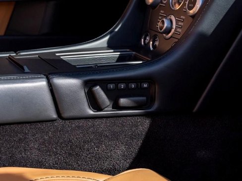 Used 2015 Aston Martin V8 Vantage Roadster image 40