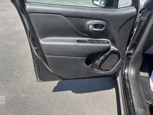 Used 2022 Jeep Renegade Altitude image 21