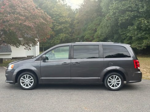 Used 2019 Dodge Grand Caravan SXT image 4