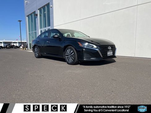 Used 2024 Nissan Altima 2.5 SV image 1