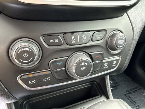 Used 2020 Jeep Cherokee Latitude image 15