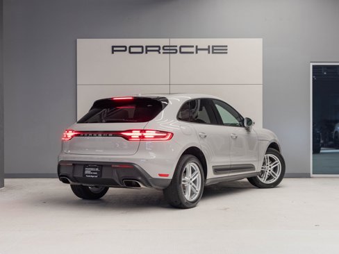 Certified 2022 Porsche Macan image 7