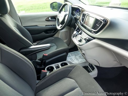 Used 2023 Chrysler Voyager LX image 30