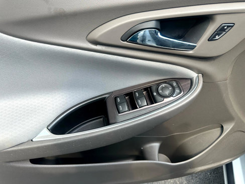 Used 2016 Chevrolet Malibu LT image 9