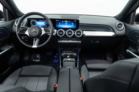 Used 2024 Mercedes-Benz GLB 250 4MATIC w/ Driver Assistance Package image 10