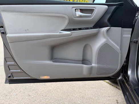 Used 2015 Toyota Camry XLE w/ Moonroof Package image 27