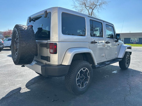 Used 2012 Jeep Wrangler Unlimited Sahara image 8