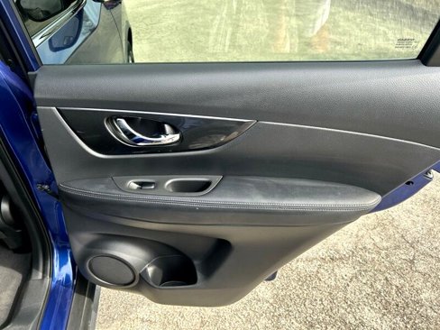 Used 2018 Nissan Rogue SV image 10