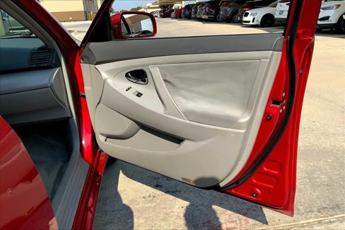 Used 2011 Toyota Camry LE image 22