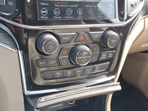 Used 2021 Jeep Grand Cherokee Limited w/ Luxury Group II image 23