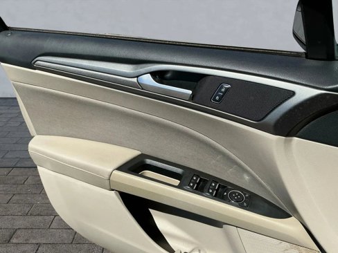 Used 2018 Ford Fusion SE w/ Fusion SE Technology Package image 8