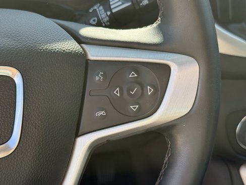 Used 2024 GMC Terrain SLT image 17