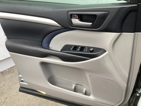 Used 2016 Toyota Highlander XLE image 24