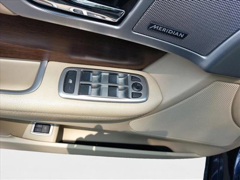 Used 2014 Jaguar XF 3.0 image 26