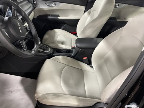 Used 2023 Kia Forte LXS image 8