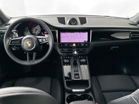 Used 2025 Porsche Macan image 17