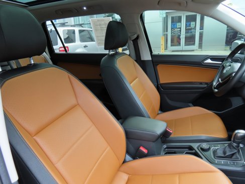 Used 2019 Volkswagen Tiguan SE image 33