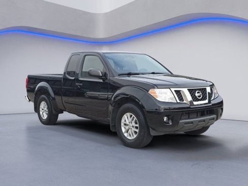 Used 2021 Nissan Frontier SV image 2