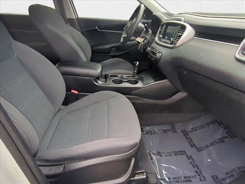 Used 2019 Kia Sorento LX image 19