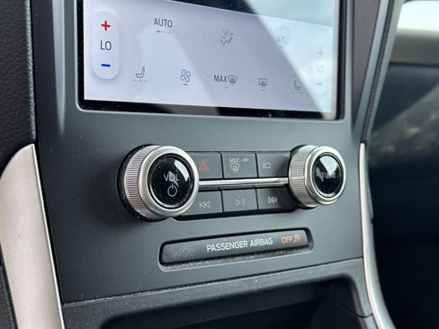 Used 2023 Ford Edge SEL image 19