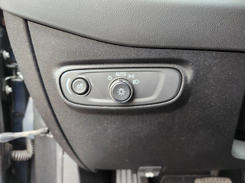 Used 2018 Chevrolet Equinox LS image 19