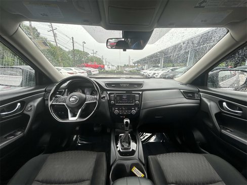 Used 2020 Nissan Rogue SV image 17