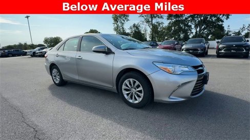 Used 2017 Toyota Camry LE image 2
