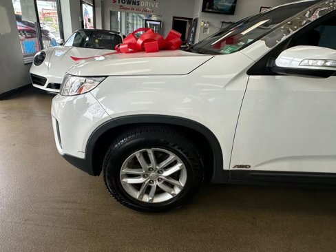 Used 2014 Kia Sorento LX image 8