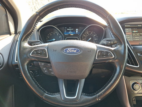 Used 2015 Ford Focus Titanium w/ Titanium Technology Package image 19