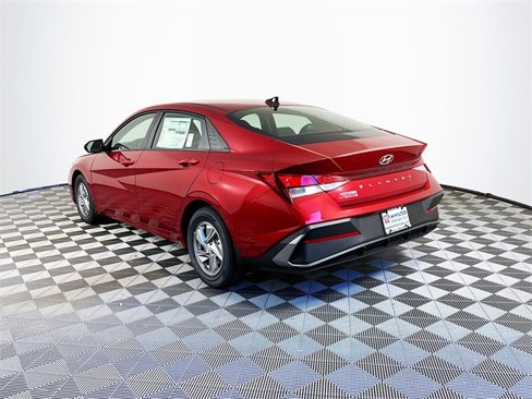 New 2025 Hyundai Elantra SE image 3