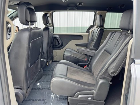 Used 2019 Dodge Grand Caravan SXT image 34