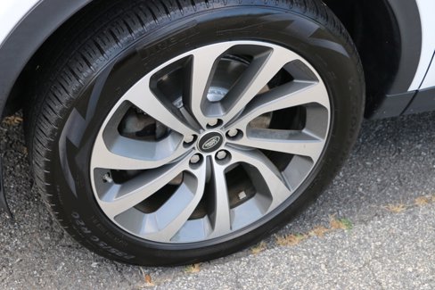 Used 2020 Land Rover Discovery Sport SE image 14