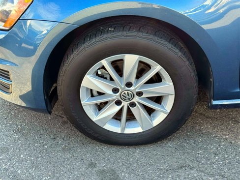 Used 2017 Volkswagen Golf SEL image 9