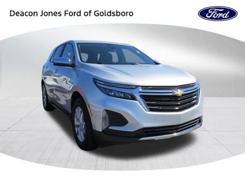 Used 2022 Chevrolet Equinox LT w/ Driver Convenience Package image 2
