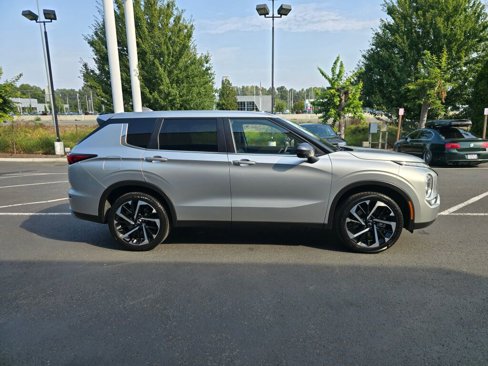Used 2022 Mitsubishi Outlander SE image 6