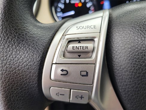 Used 2016 Nissan Rogue SV image 45