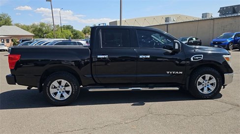 Used 2017 Nissan Titan SV image 9