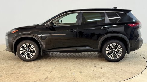 Used 2023 Nissan Rogue SV image 2