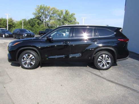 Used 2021 Toyota Highlander XLE image 2