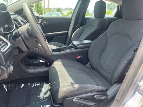 Used 2016 Chrysler 200 Limited image 10