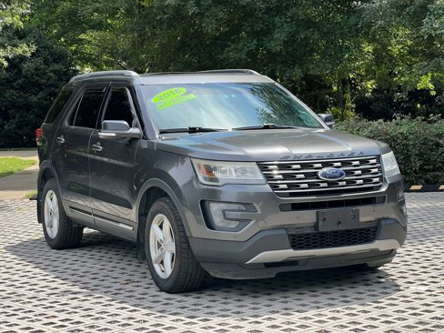 Used 2016 Ford Explorer XLT w/ Equipment Group 202A image 3