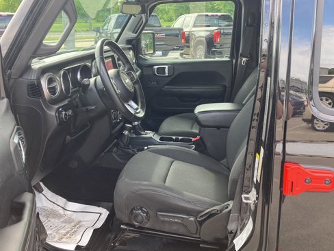 Used 2019 Jeep Wrangler Unlimited Sahara image 10
