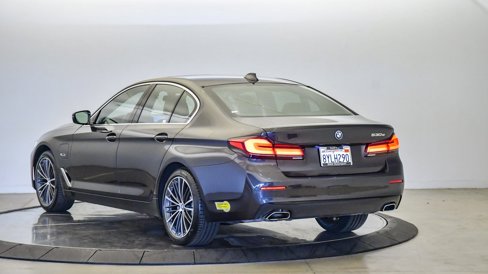 Certified 2022 BMW 530e w/ Executive Package image 2