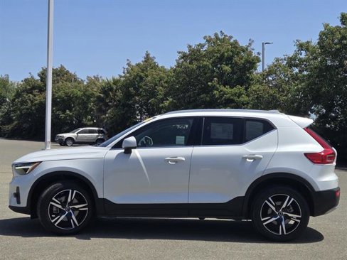 Certified 2023 Volvo XC40 B4 Plus image 7