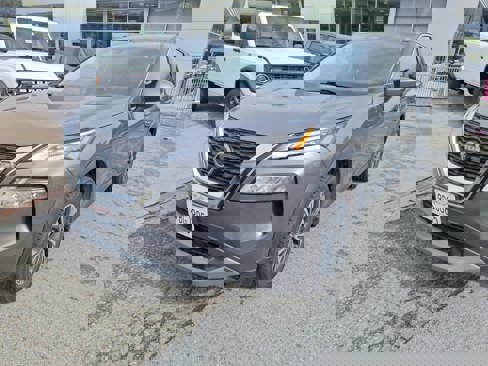 Used 2022 Nissan Rogue SV image 2